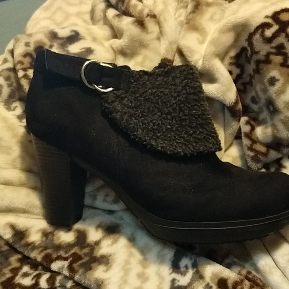 Naturalizer 3 inch black boots